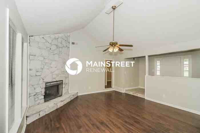 6063 Colonyhill Dr - Photo 4 of 16