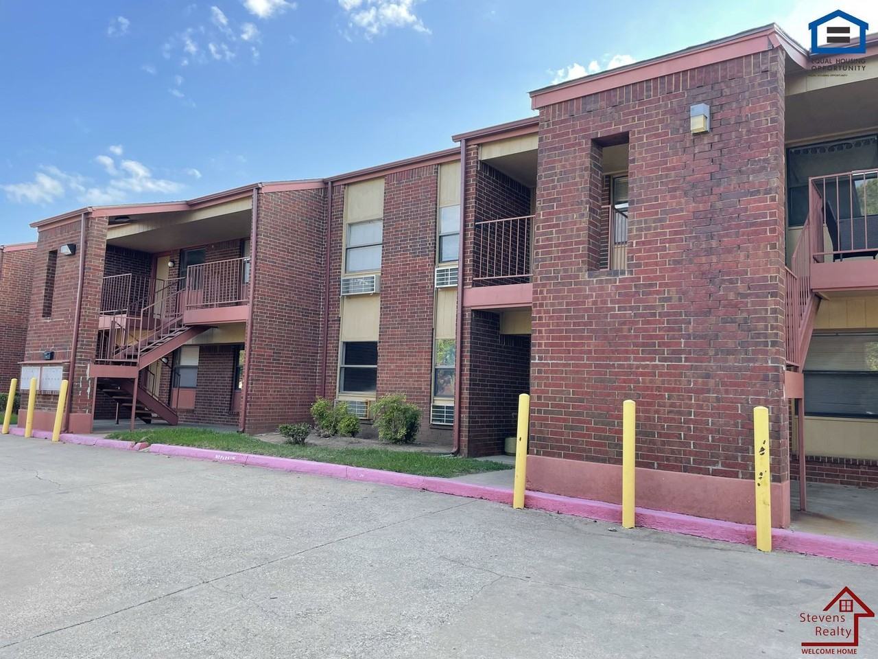 1912 Southwest D Avenue #V