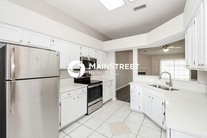 13006 Staffordshire Dr S - Photo 5 of 16