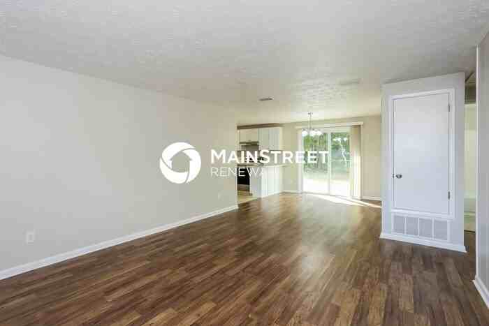 9572 Spottswood Rd W - Photo 3 of 16