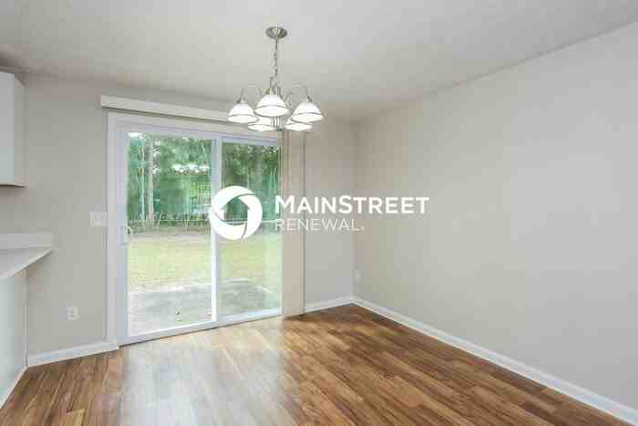 9572 Spottswood Rd W - Photo 4 of 16