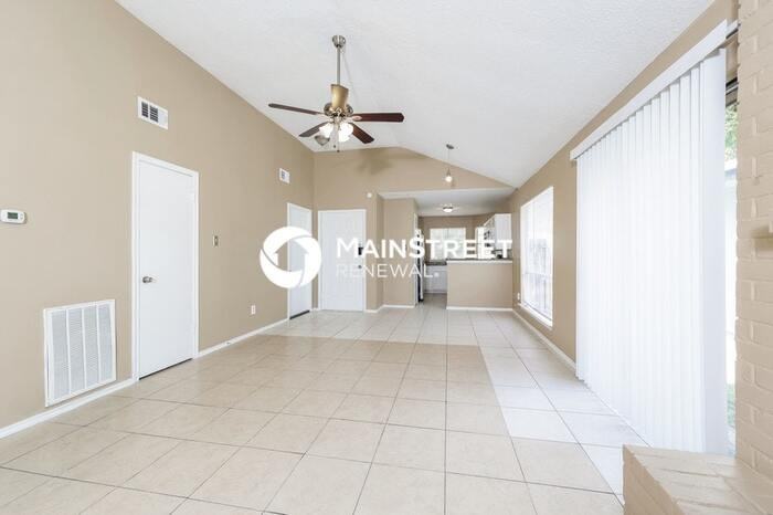 11110 Grassyglen Dr - Photo 3 of 16