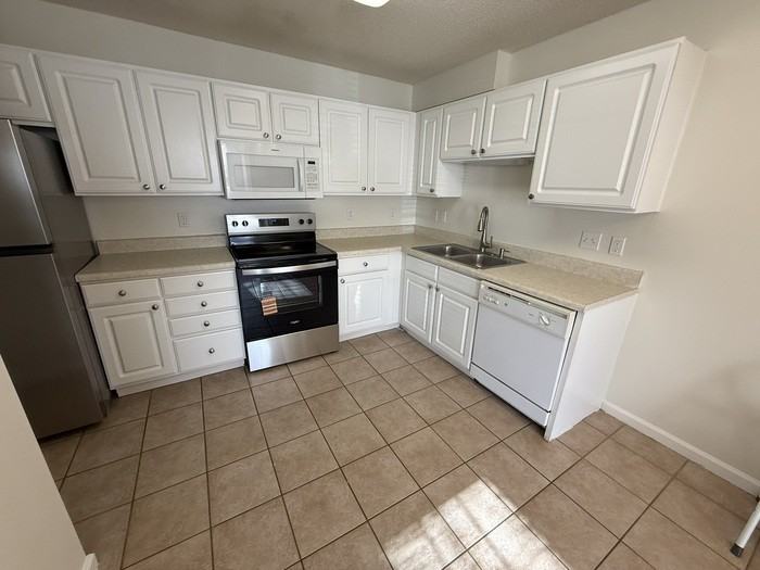 2511 Huntscroft Ln #100 - Photo 3 of 15