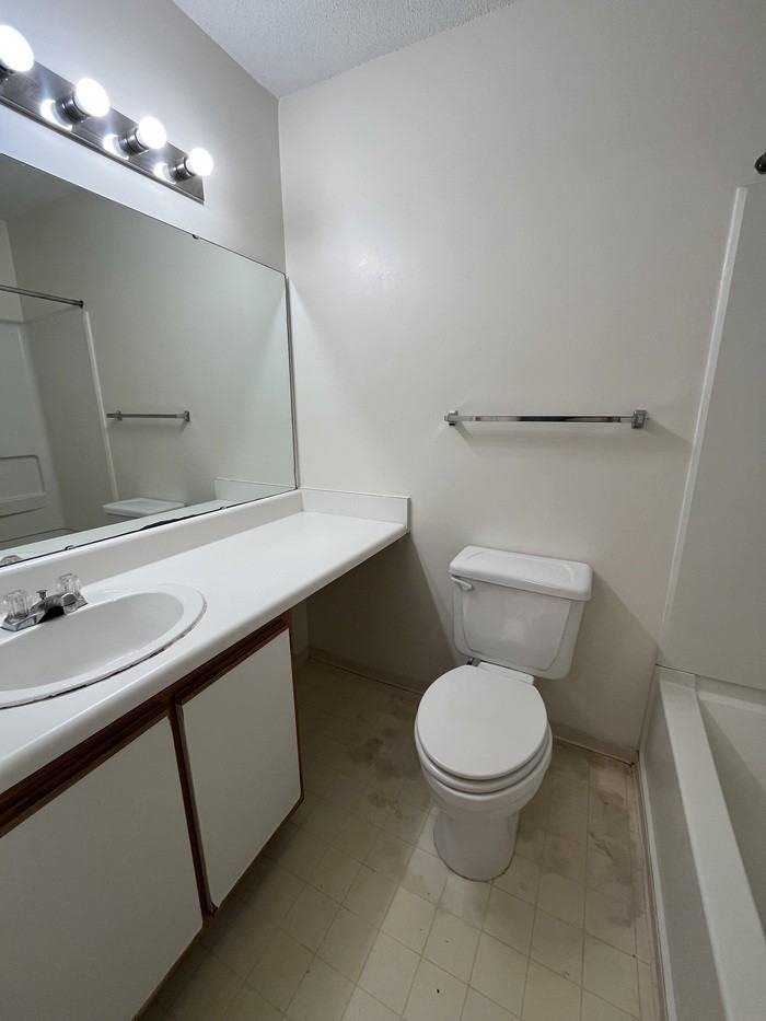 1420 Collegiate Circle #204 - Photo 6 of 7