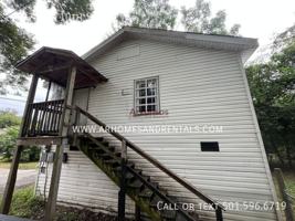 featured image of 1227 1227.5 W. 10th Street