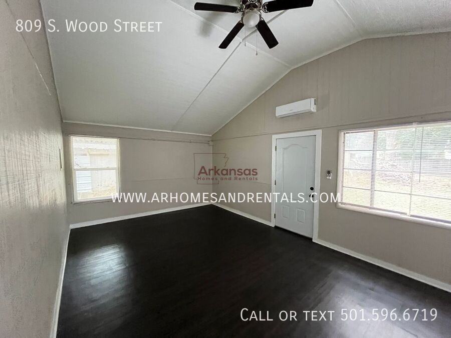 809 South Wood Street - Photo 2 of 12