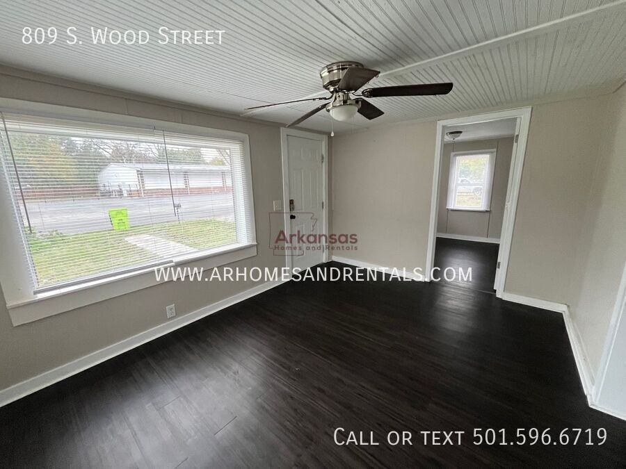 809 South Wood Street - Photo 3 of 12