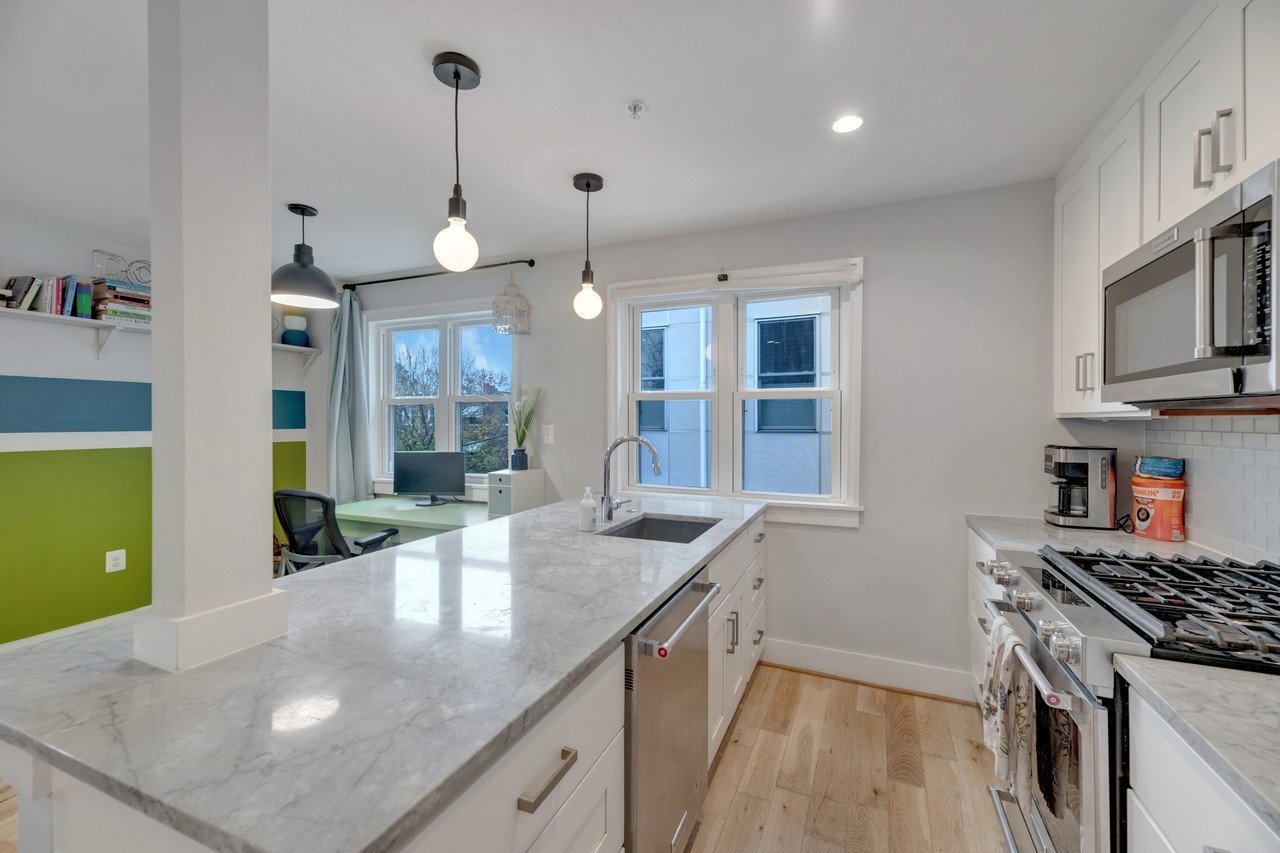 1516 K St Se #3A - Photo 5 of 17