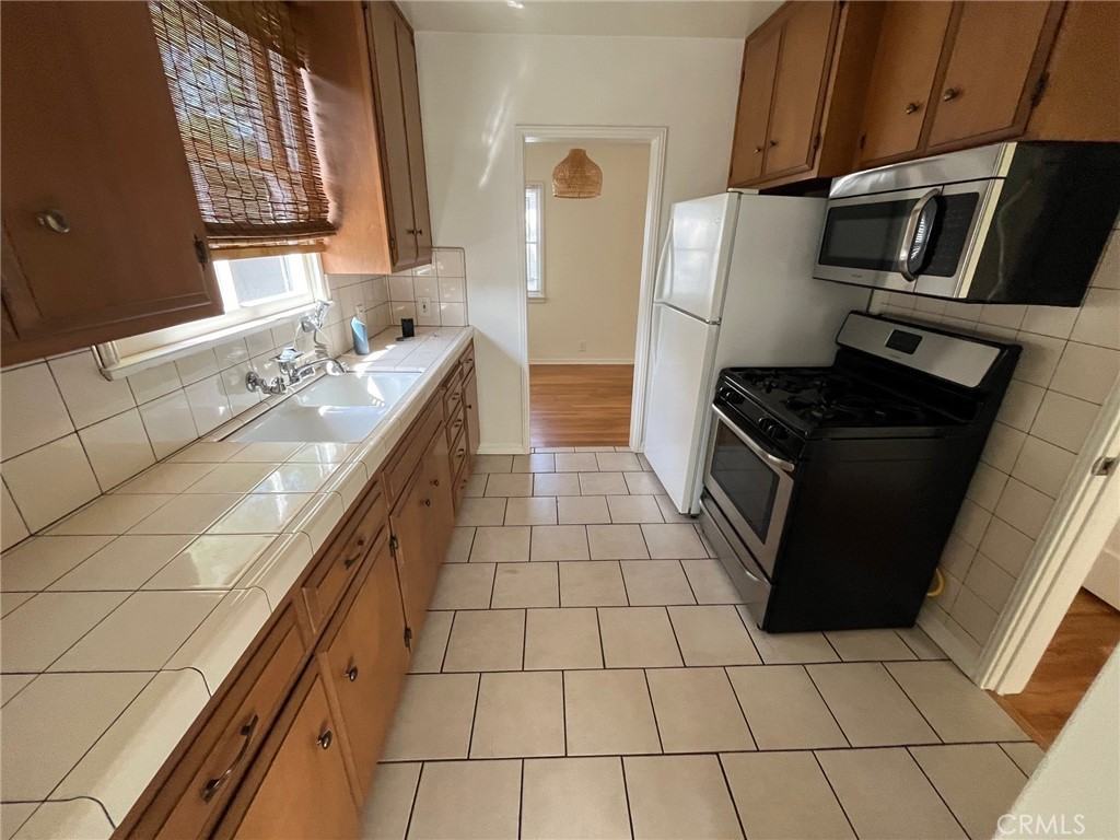 68 Eastern Ave #68 - Photo 4 of 17