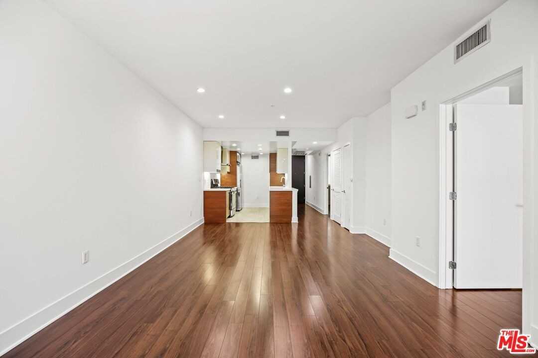 220 E Broadway #220-202 - Photo 2 of 13