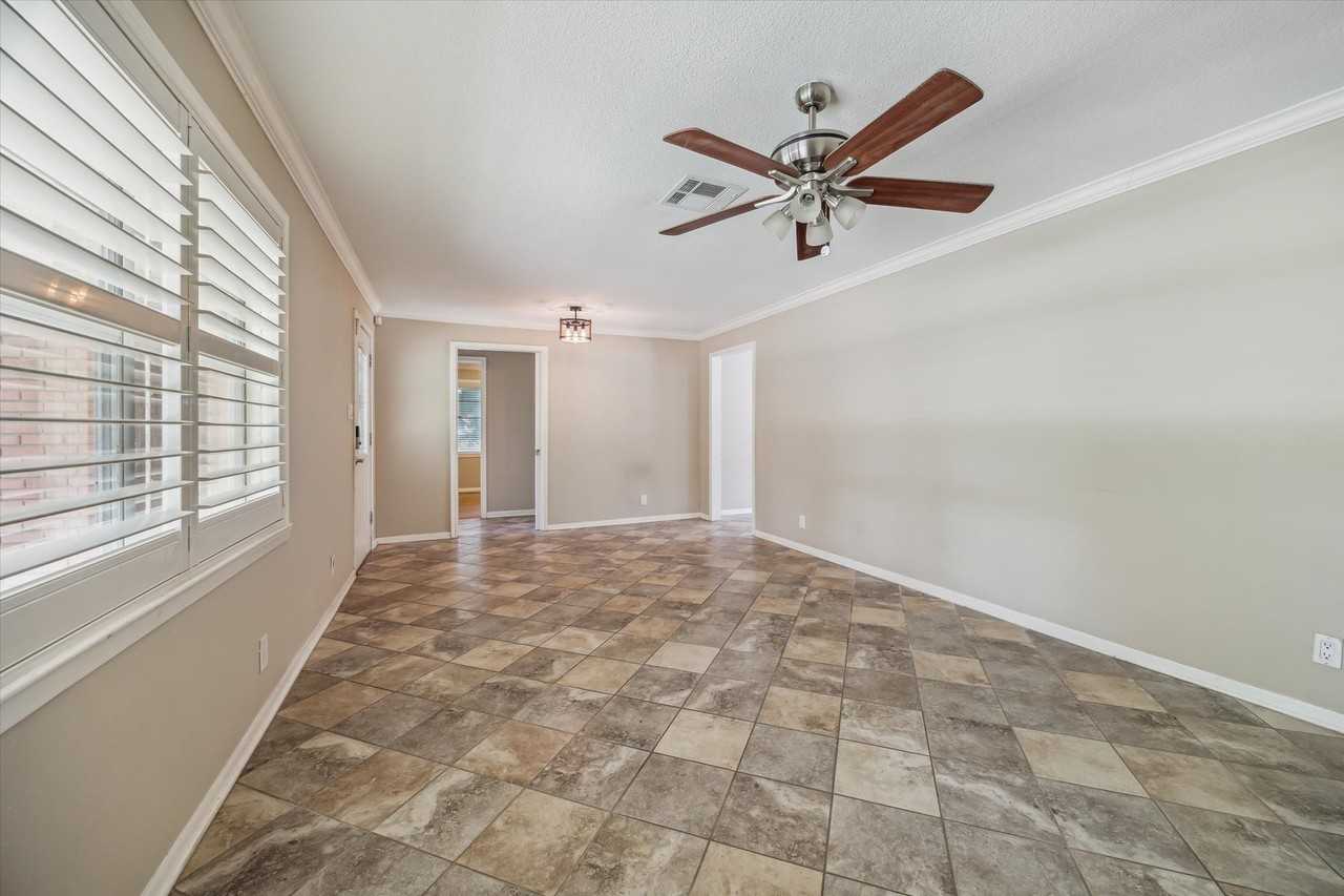 1905 17th Ave N #1905 - Photo 3 of 10