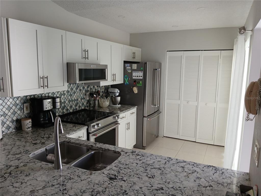 913 Waterside Ln #913-913 - Photo 3 of 7