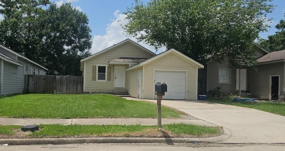 11919 Kingslake Forest Drive #11919 - Photo 3 of 12