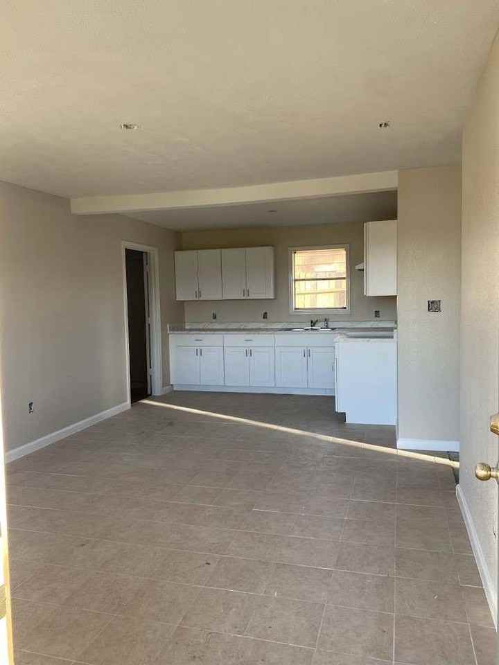 609 West 6th Street #609 - Photo 2 of 10
