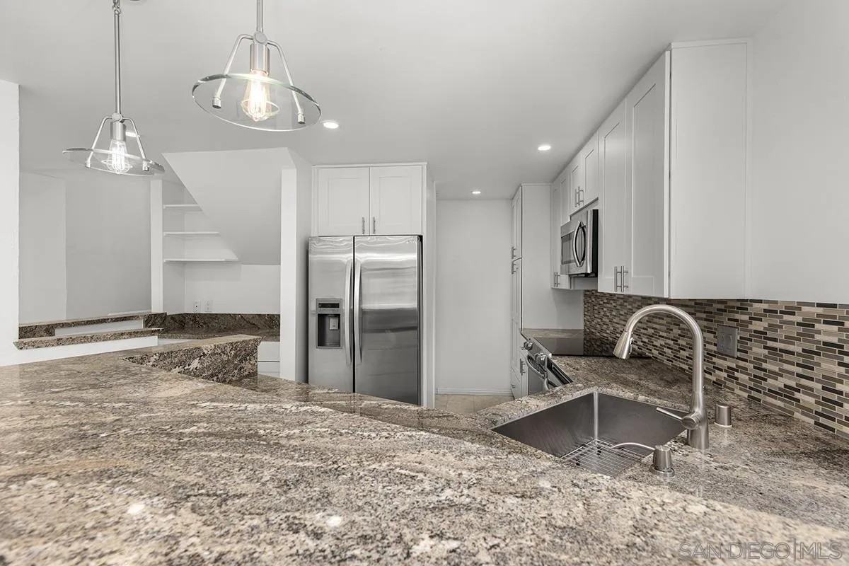 8482 Via Sonoma #8482-18 - Photo 3 of 40