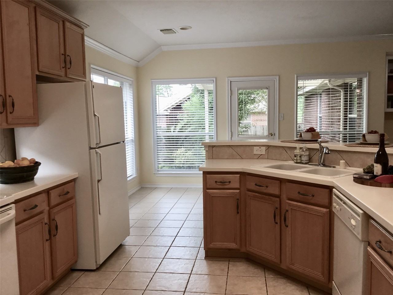 114 North Queenscliff Circle #114 - Photo 3 of 35