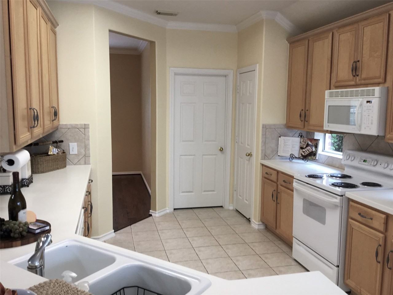 114 North Queenscliff Circle #114 - Photo 4 of 35