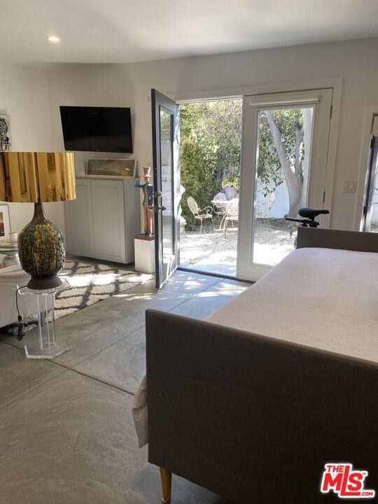 1053 South Alfred Street #1053A - Photo 2 of 11