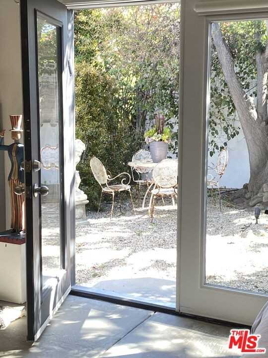 1053 South Alfred Street #1053A - Photo 3 of 11