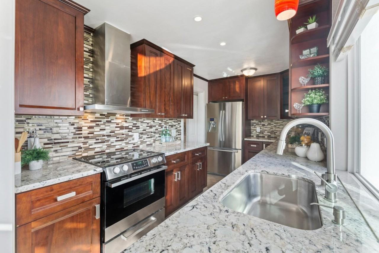 1025 Shell Boulevard #1025-7 - Photo 3 of 17
