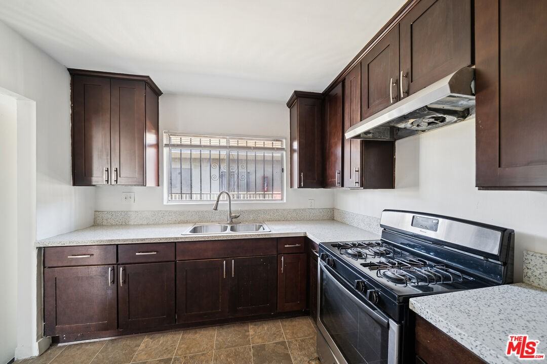 5380 Romaine St #5380-4 - Photo 2 of 12