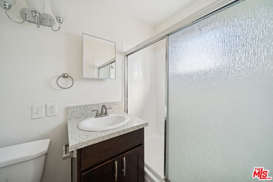 5380 Romaine St #5380-4 - Photo 6 of 12