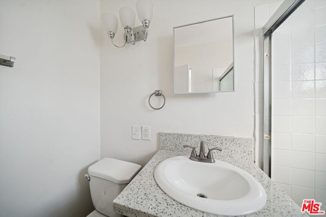 5380 Romaine St #5380-4 - Photo 7 of 12