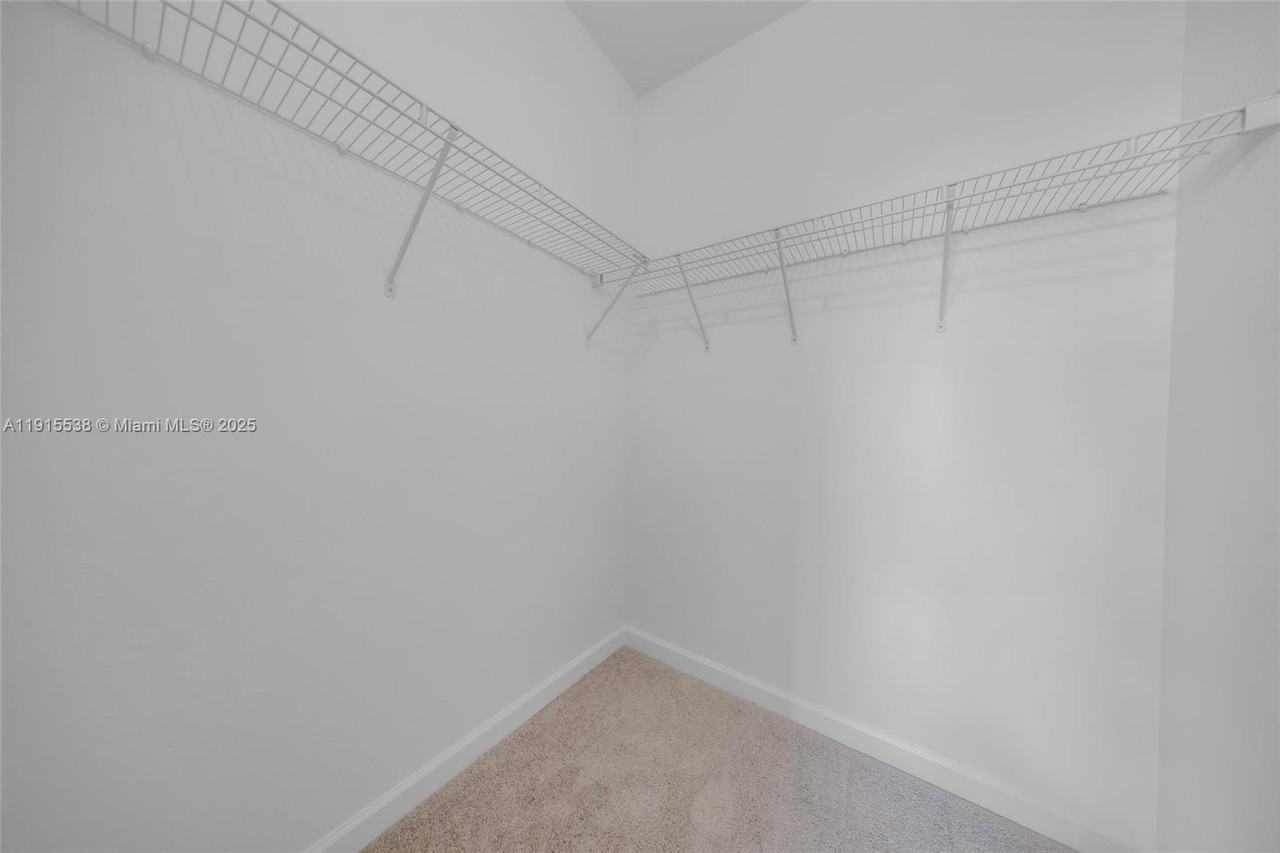 2751 Se 25th Ave #2751 - Photo 3 of 33