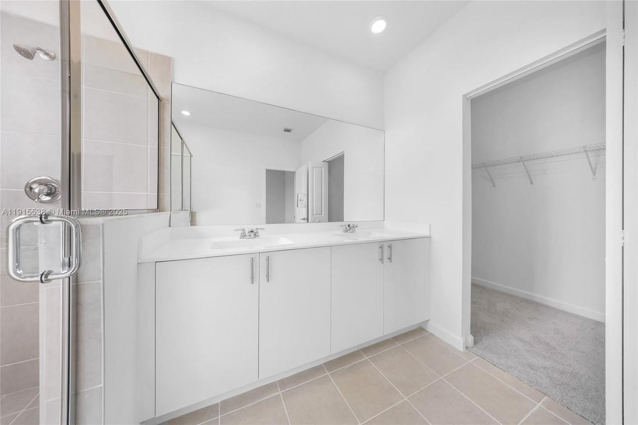 2751 Se 25th Ave #2751 - Photo 5 of 33