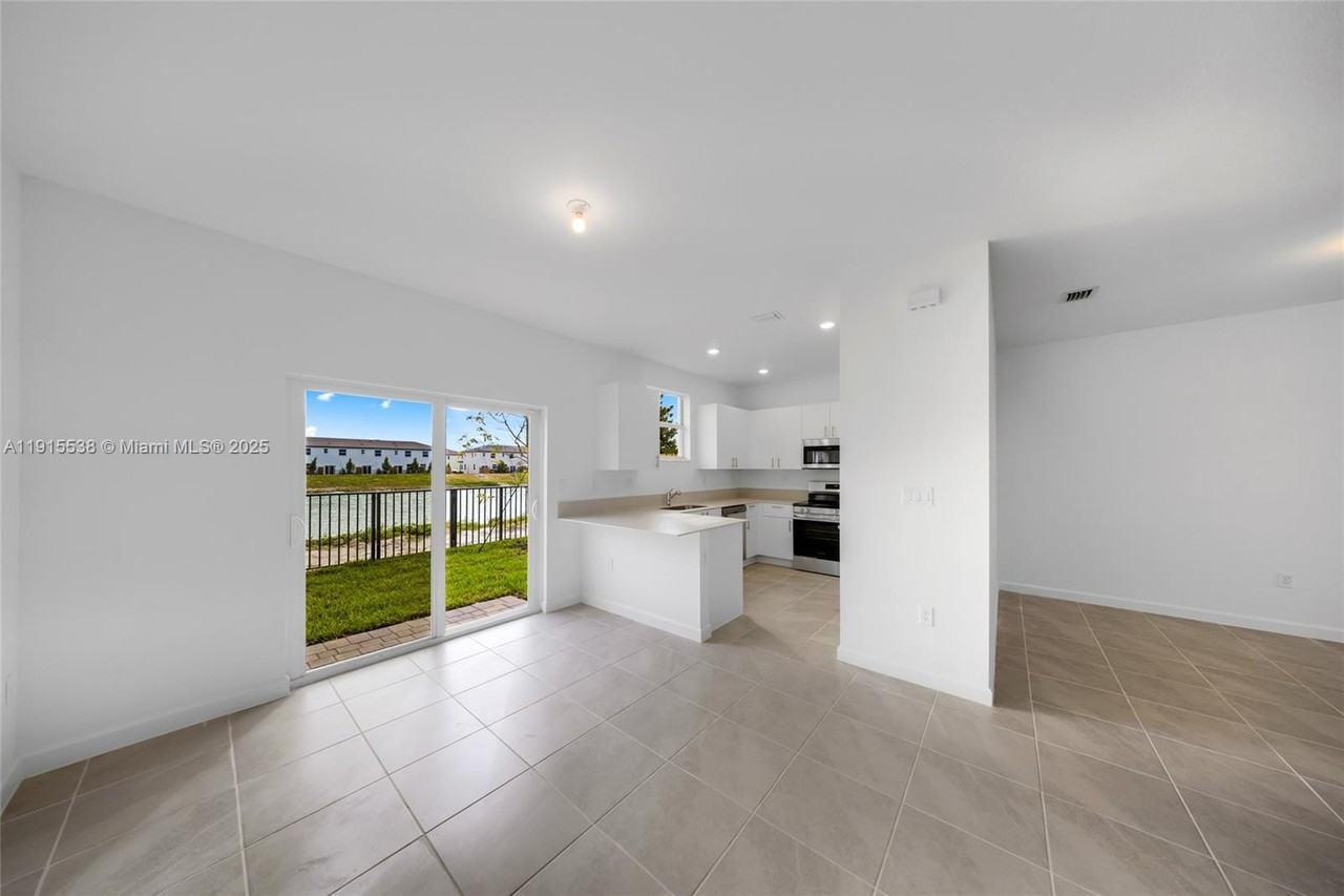 2751 Se 25th Ave #2751 - Photo 6 of 33