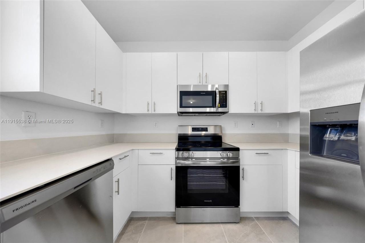 2751 Se 25th Ave #2751 - Photo 7 of 33