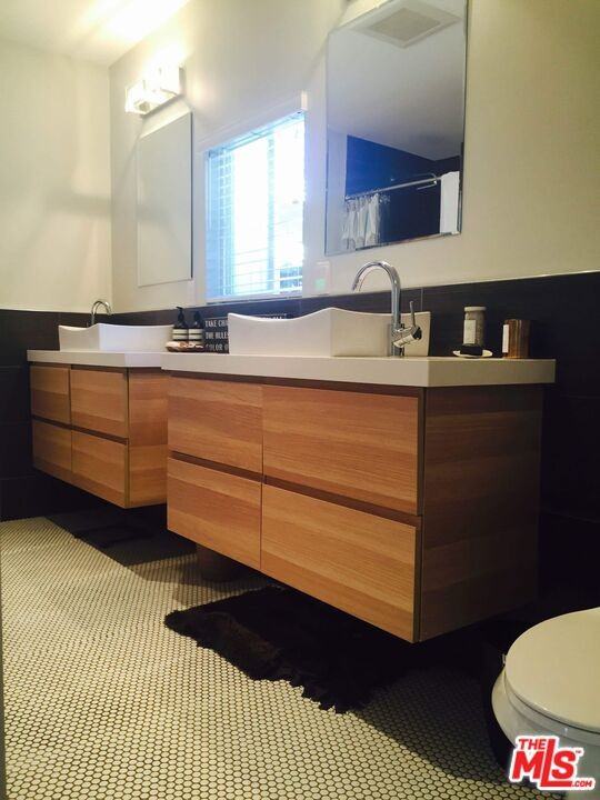 559 Vernon Avenue #559 - Photo 4 of 21