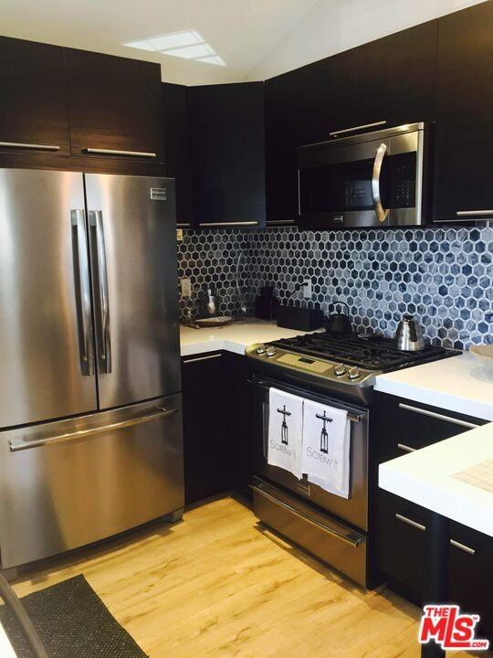 559 Vernon Avenue #559 - Photo 5 of 21