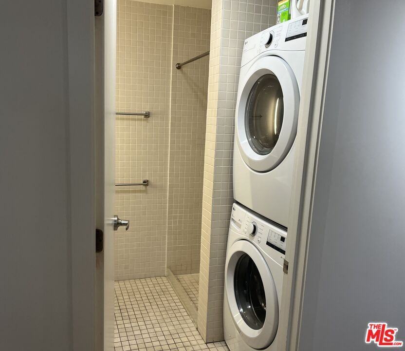 320 Indiana Avenue #320A - Photo 3 of 40