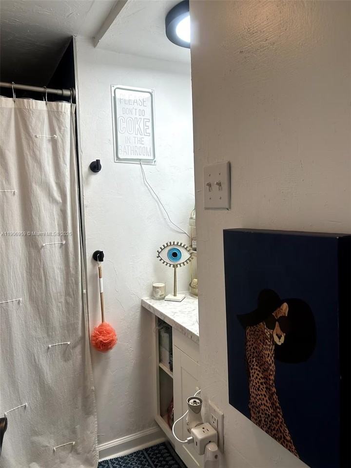 2425 Se 10th Ave #2425 - Photo 5 of 17