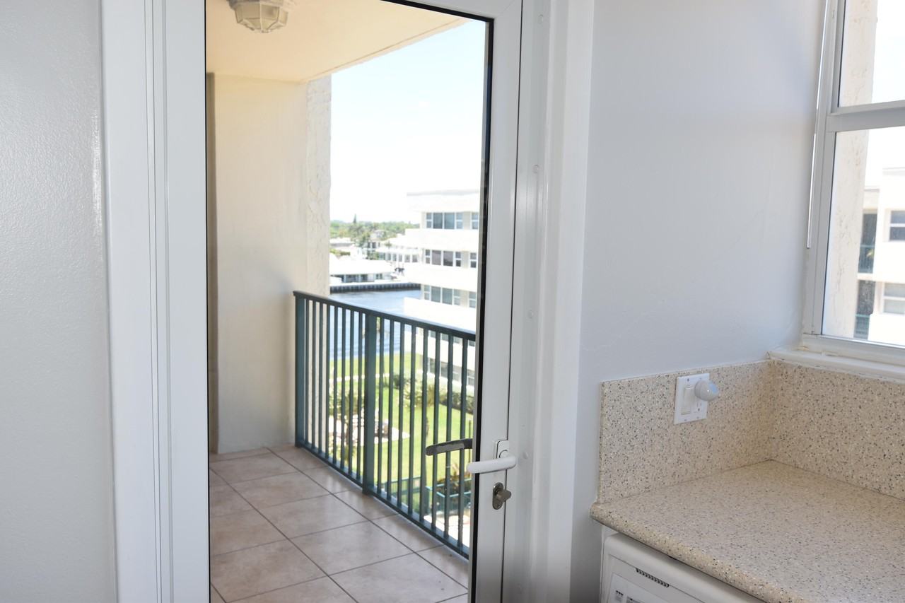 1236 Hillsboro Mile #1236-508 - Photo 2 of 30