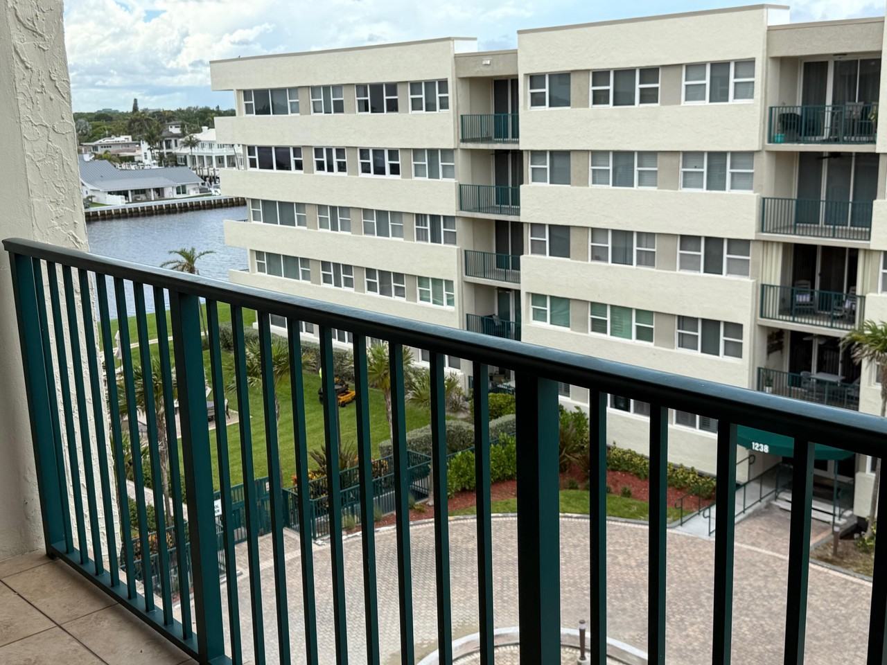 1236 Hillsboro Mile #1236-508 - Photo 3 of 30