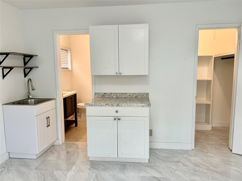 1301 Southeast 22nd Avenue #1301-4 - Photo 4 of 19