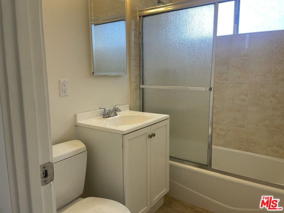 1150 N Commonwealth Ave #1150-1 - Photo 3 of 11