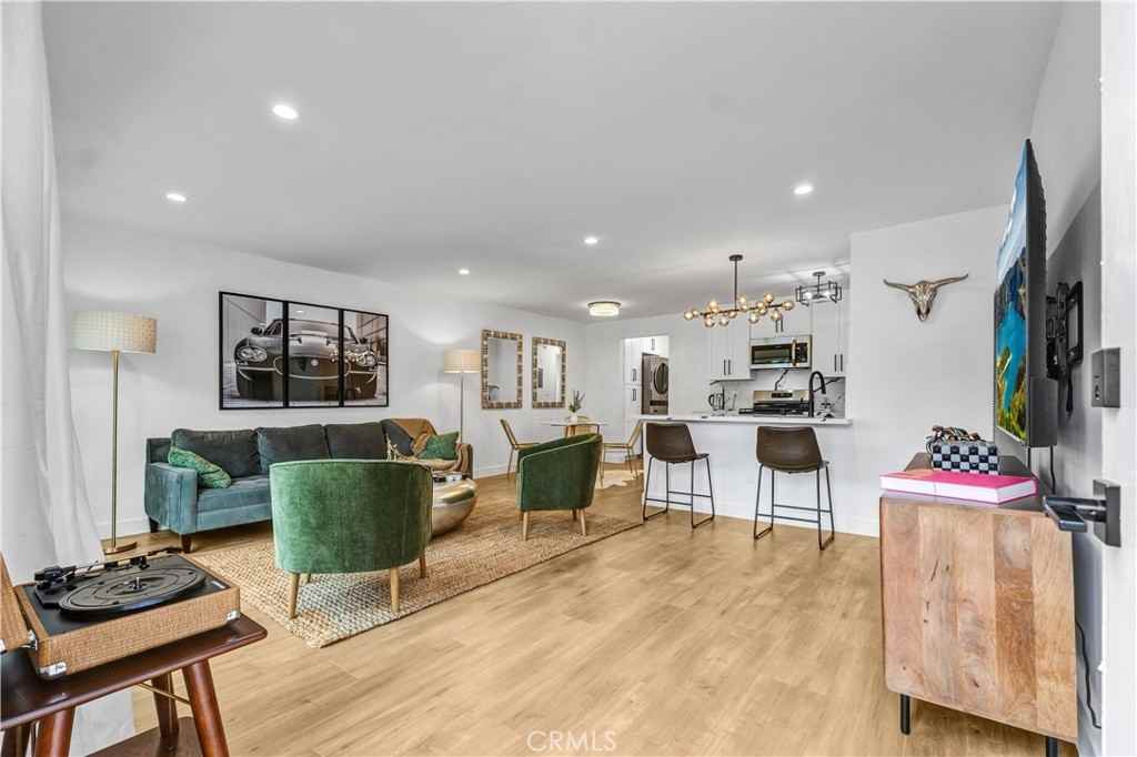 4354 Oakwood Ave #4354 - Photo 4 of 17