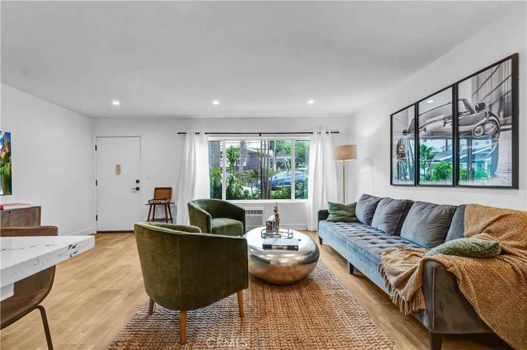 4354 Oakwood Ave #4354 - Photo 5 of 17