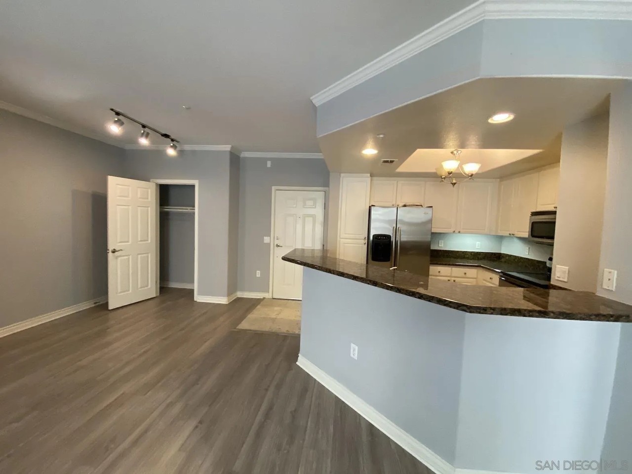 9293 Regents Road #9293 - Photo 7 of 33