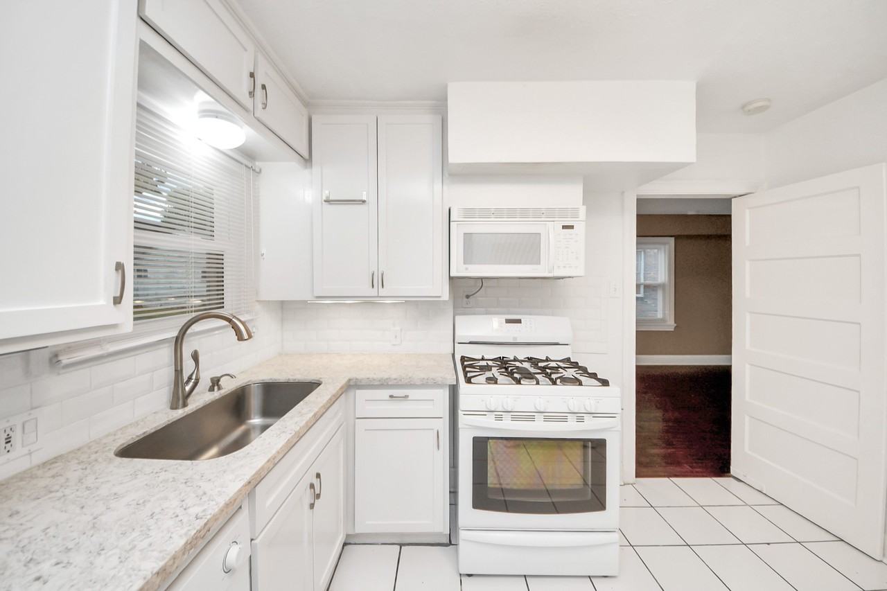 2332 Sheridan St #2332B - Photo 3 of 44