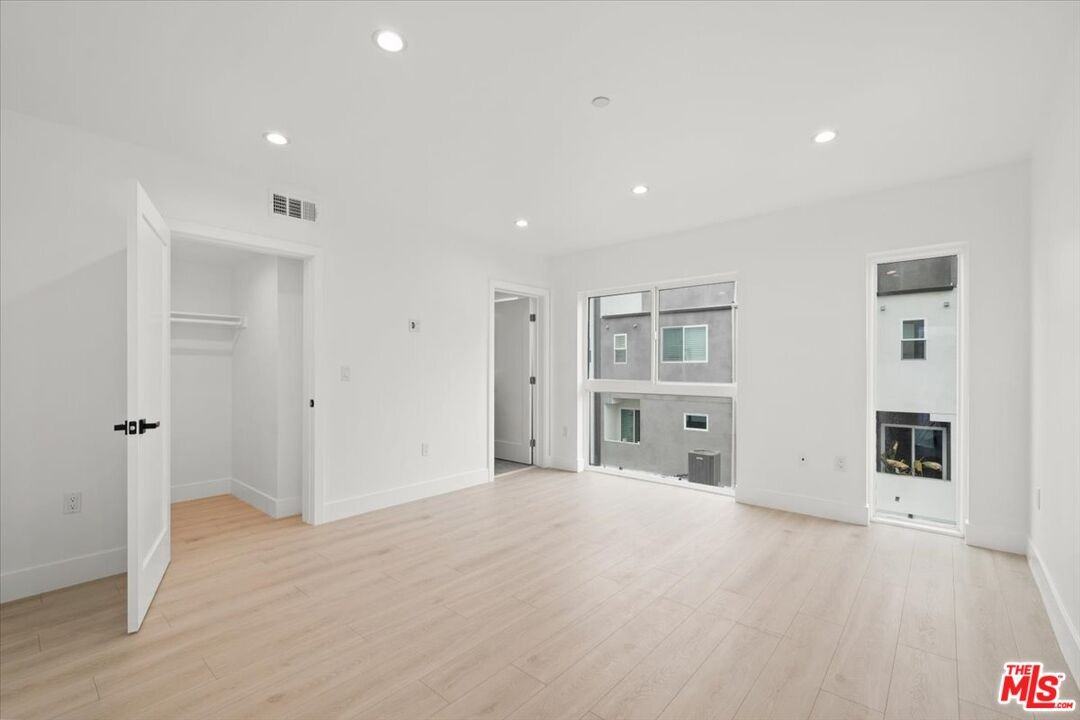 4922 S Centinela Ave #4922-2 - Photo 2 of 30