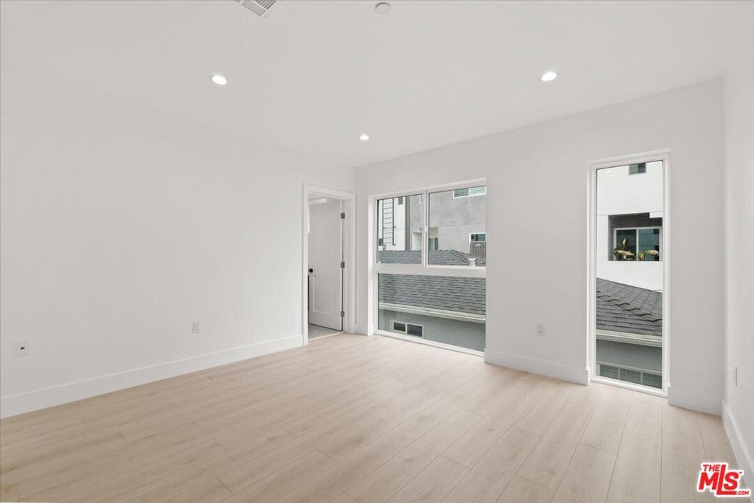 4922 S Centinela Ave #4922-2 - Photo 6 of 30