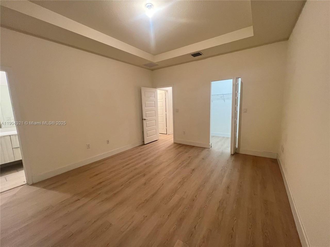 15861 NW 90th Ct - Photo 3 of 31