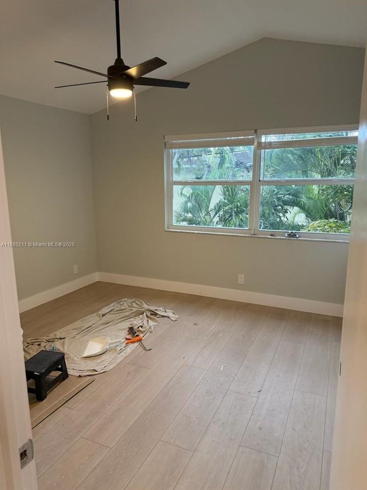 101 Northeast 8th Avenue #101-2 - Photo 4 of 50