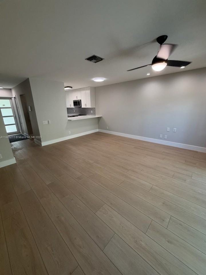 101 Northeast 8th Avenue #101-2 - Photo 6 of 50