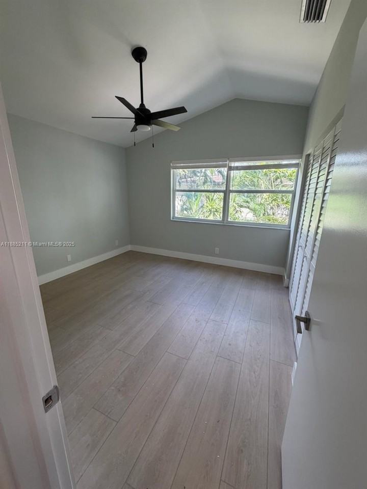 101 Northeast 8th Avenue #101-2 - Photo 7 of 50