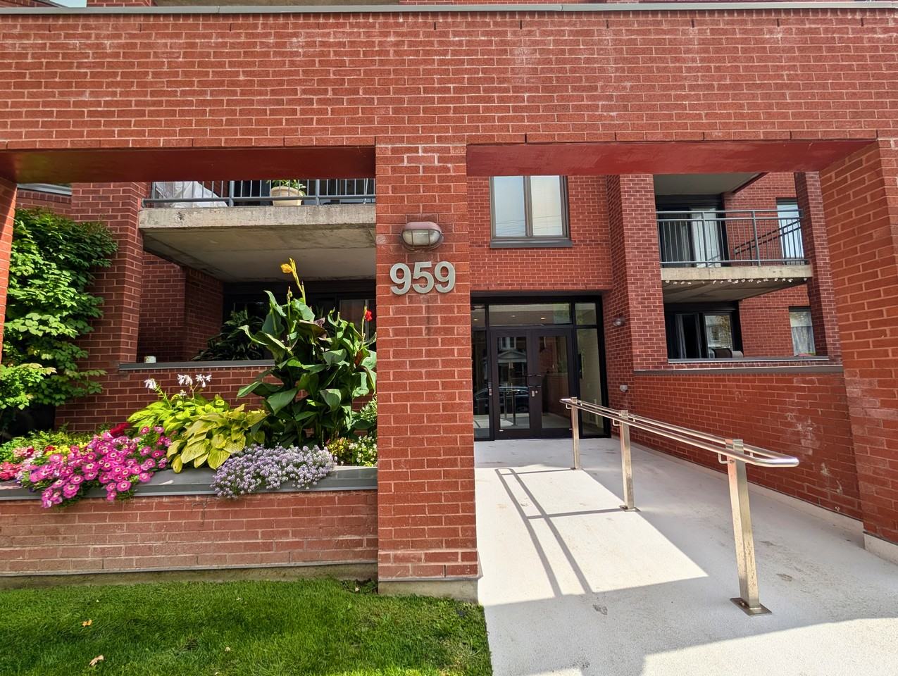 959 North River Road #109 - Photo 3 of 23